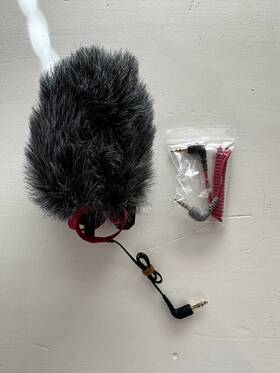 Rode 40422 Videomicro Ii Ultracompact Camera-mount Shotgun Microphone With Wind Muffle