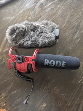 Sn0638695 Rode Videomic Shotgun Compact On-camera Microphone Dslr W Windsock Sn0638695 Rode Videomic Shotgun Compact On-camera Microphone Dslr W Windsock