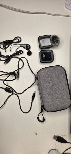Shaevle Sv-uhf24 Wireless Lavalier Mic With Case And Adapters